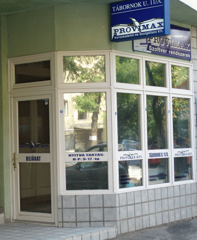 Provimax iroda bejárata az utca frontról